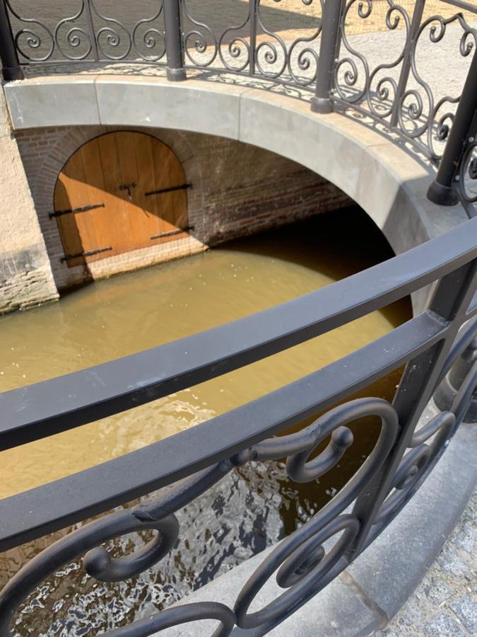 B&B Het Herenhuys Aan De Historische Gracht Van Kollum Exteriör bild